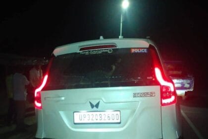 महेवागंज में पकड़ी गई स्कार्पियो पर पुलिस की कार्रवाई