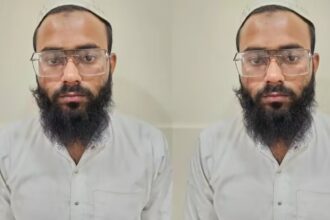 गुजरात एटीएस द्वारा रिसिन जहर साजिश में गिरफ्तार लखीमपुर खीरी निवासी मोहम्मद सुहैल खान और अन्य दो संदिग्धों की तस्वीर।