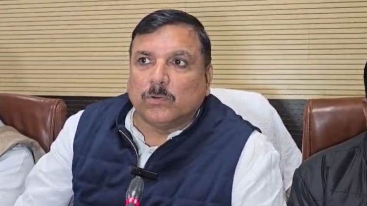 यूपी: - यूपी: संजय सिंह का सरकार पर बड़ा आरोप, कहा- 2.89 करोड़ वोट काटना SIR के नाम पर लोकतंत्र पर हमला