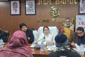 Lakhimpur - Lakhimpur Kheri News: राज्य महिला आयोग की सदस्या ने सुनीं शिकायतें