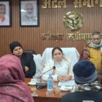 Lakhimpur - Lakhimpur Kheri News: राज्य महिला आयोग की सदस्या ने सुनीं शिकायतें