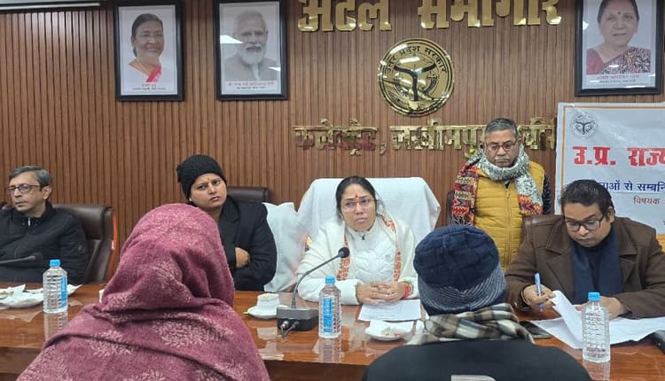 Lakhimpur - Lakhimpur Kheri News: राज्य महिला आयोग की सदस्या ने सुनीं शिकायतें