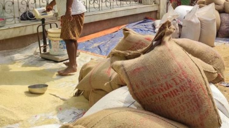 UP News: - UP News: गेहूं और चावल के साथ कोटे पर निशुल्क मिलेगा बाजरा, इस जिले में 28 जनवरी तक होगा वितरण