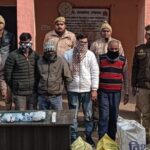 Rampur: - Rampur: 25 हजार के चार इनामी गिरफ्तार, 18 पेटी शराब बरामद, पटवाई इलाके में हुई मुठभेड़