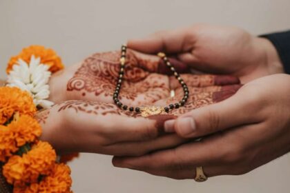 हैदराबाद - हैदराबाद अंतरधार्मिक जोड़े ने की शादी: पुलिस स्टेशन में पहनाया मंगलसूत्र, पहले क्रिस्चियन परंपरा से की थी शादी