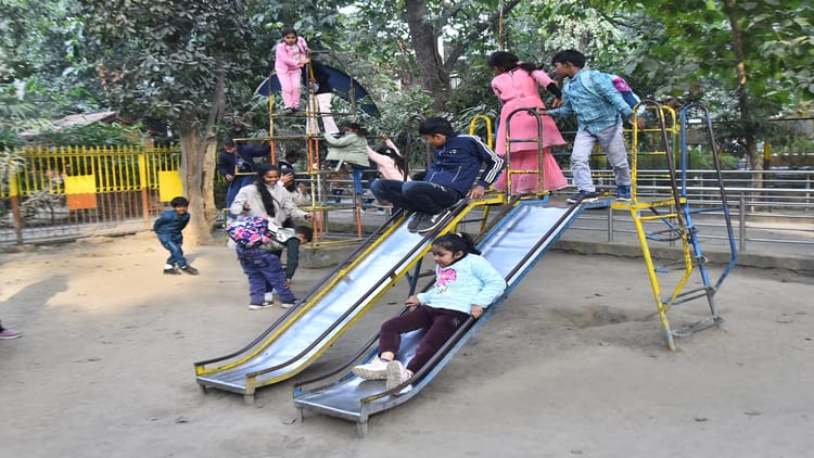 Weather - Weather Update: बरेली में धूप निकलने से तीन डिग्री चढ़ा पारा, आज भी राहत के आसार; ठिठुरन बरकरार
