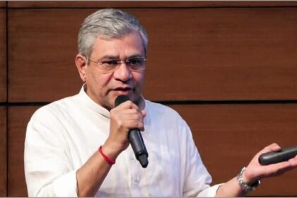 Railway: - Railway: बंद गले का काला कोट रेलवे से होगा आउट, रेल मंत्री ने बताया इस वजह से बदल रही है कर्मियों की यूनिफॉर्म