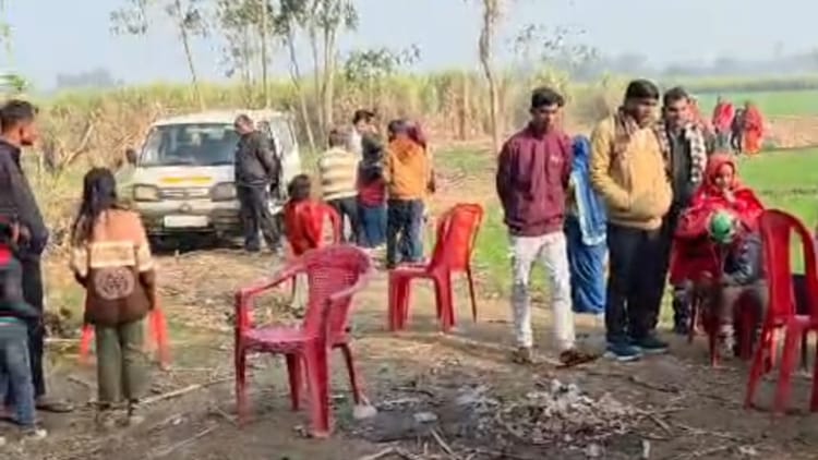 Lakhimpur - Lakhimpur Kheri: प्रार्थना सभा में धर्मांतरण का आरोप, हिंदू संगठनों ने किया हंगामा, सामान छोड़कर भागे आयोजक