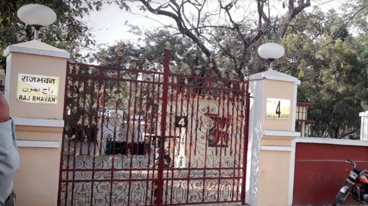 यूपी: - यूपी: राजभवन में तीन गोवंशों की मौत से हड़कंप, डॉक्टर और एलईओ हटाए गए; शासन को भेजी गई रिपोर्ट