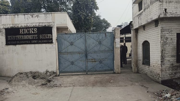 Raid: - Raid: हिक्स थर्मामीटर फैक्टरी और घर पर 82 घंटे तक चला छापा, 50 किलो दस्तावेज और डिजिटल रिकॉर्ड जब्त