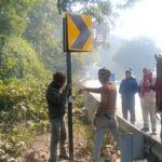 Lakhimpur - Lakhimpur Kheri News: खतरनाक मोड़ों पर लगातार लगाए जा रहे संकेतक