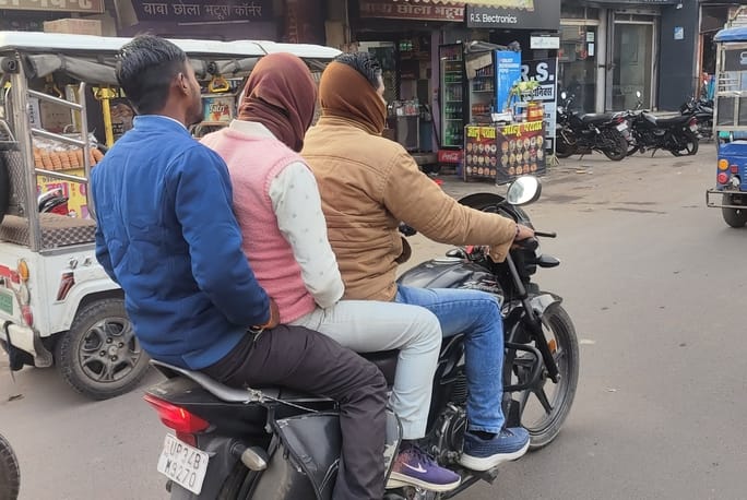 UP: वाह - UP: वाह रे मुरादाबाद... हेलमेट नहीं लगाया, 67 हजार हेलमेट की कीमत का जुर्माना चुकाया, हादसों में 150 की जान गई