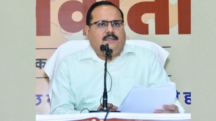 यूपी: - यूपी: एसआईआर की ढिलाई पर चुनाव आयोग सख्त, 8 विधानसभा क्षेत्रों के ईआरओ किए गए तलब; आए इतने नए आवेदन