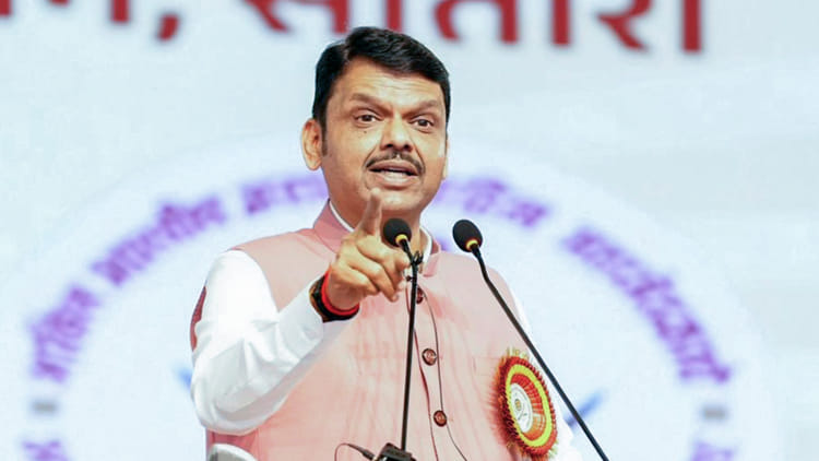 सीएम - सीएम फडणवीस का खुलासा: महाराष्ट्र में लागत बढ़ने से 40 हजार करोड़ की परियोजनाएं रद्द, कांग्रेस ने साधा निशाना