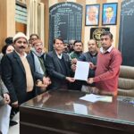 Lakhimpur - Lakhimpur Kheri News: गोला के प्राचीन पब्लिक इंटर कॉलेज की साख बचाने उतरे पुरातन छात्र