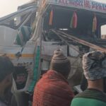 Mainupri: - Mainupri: ट्रक और डंपर की भिड़ंत, आधा घंटे तक केबिन में फंसा रहा चालक; कटर मशीन से किया रेस्क्यू