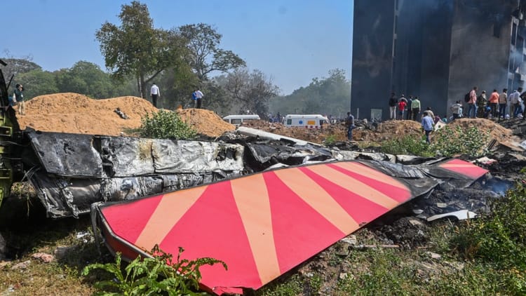 Ahmedabad - Ahmedabad Plane Crash: पायलटों की संस्था ने क्यों भेजा AAIB को कानूनी नोटिस? मारे गए पायलट से जुड़ा है मामला