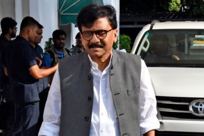 BMC: - BMC: 'विपक्ष के क्षेत्रों में हजारों मतदाताओं के नाम वोटर लिस्ट से गायब', संजय राउत ने चुनाव पर उठाए सवाल