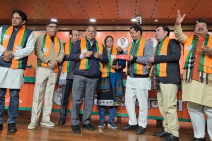 BJP: - BJP: बीएमसी में खिला 'कमल'...ठाकरे का किला ढहा, कांग्रेस को जनता की नब्ज समझने का संदेश; जानें कैसे हुआ उलटफेर