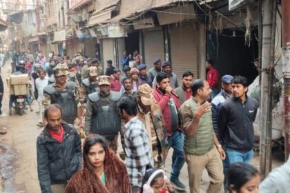 Varanasi - Varanasi News: दालमंडी चौड़ीकरण योजना का साइलेंट विरोध, दुकानें बंद; ध्वस्तीकरण के लिए कराई गई मुनादी