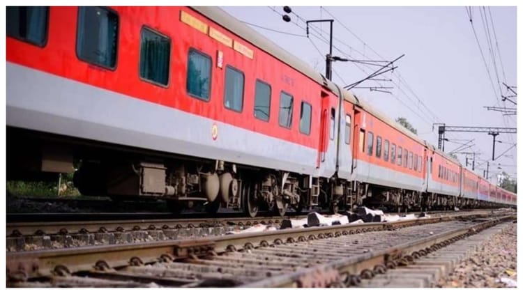 Railways: - Railways: इंदौर-दिल्ली सुपरफास्ट का रूट विस्तार बना परेशानी, सफदरजंग स्टेशन पर यात्रियों को होंगी ये दिक्कतें