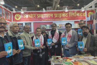 विश्व - विश्व पुस्तक मेला: वरिष्ठ पत्रकार यशवंत व्यास ने किया 'चेहरे के अंदर का आकाश' का विमोचन