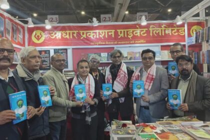 विश्व - विश्व पुस्तक मेला: वरिष्ठ पत्रकार यशवंत व्यास ने किया 'चेहरे के अंदर का आकाश' का विमोचन