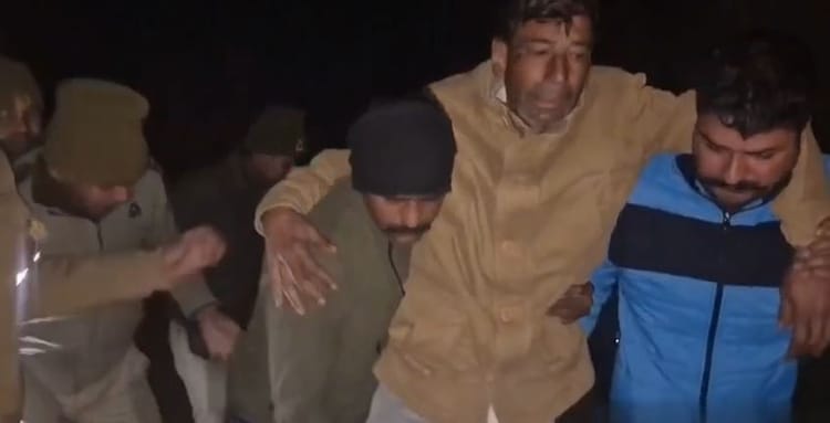 Shikohabad: - Shikohabad: ग्राम प्रधान पुलिस मुठभेड़ में गिरफ्तार, पैर में लगी गोली...अधिवक्ता पर की थी फायरिंग