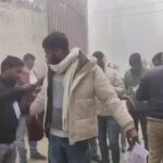 Lakhimpur - Lakhimpur Kheri: घने कोहरे के बीच टीजीटी परीक्षा देने पहुंचे अभ्यर्थी, केंद्रों पर हुई सघन जांच