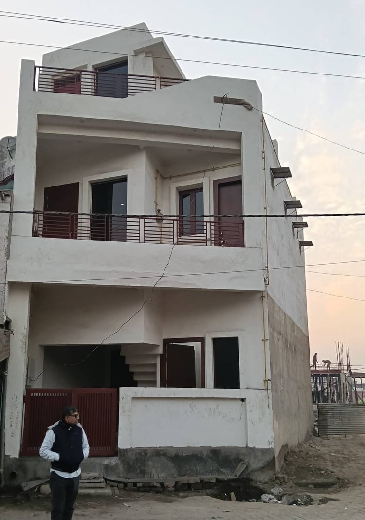 Lakhimpur - Lakhimpur Kheri News: कॉरिडोर के मुख्य द्वार से सटे मकान के स्वामी को नगर पालिका ने भेजा नोटिस