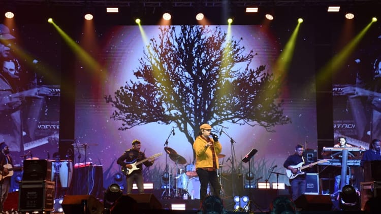 PHOTOS: - PHOTOS: काशीयात्रा में मोहित की मसकली और साडा हक पर खूब थिरके आईआईटीयंस, तस्वीरों में देखें- झलकियां