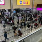 यूपी: - यूपी: दिल्ली से बागडोगरा जा रही फ्लाइट में बम की सूचना से मचा हड़कंप, लखनऊ एयरपोर्ट पर उतरा विमान