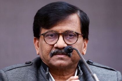 Maharashtra: - Maharashtra: 'शिंदे शिवसेना के कई कॉर्पोरेटर मुंबई में भाजपा का मेयर नहीं चाहते', संजय राउत का बड़ा दावा