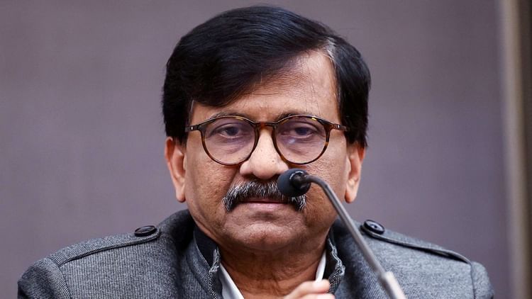 Maharashtra: - Maharashtra: 'शिंदे शिवसेना के कई कॉर्पोरेटर मुंबई में भाजपा का मेयर नहीं चाहते', संजय राउत का बड़ा दावा