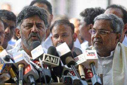 कर्नाटक - कर्नाटक में नेतृत्व पर सस्पेंस: शिवकुमार बोले- सिद्धारमैया से बात हो चुकी है, हर चीज का एक वक्त तय होता है