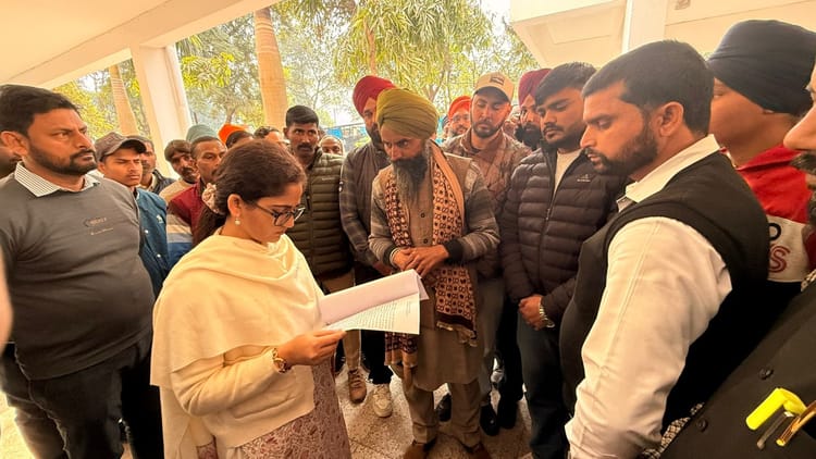 Lakhimpur - Lakhimpur Kheri News: पिता ने कहा-इलाज में लापरवाही से बेटे का कटवाना पड़ा पैर