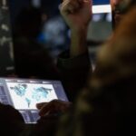 कर्नाटक: - कर्नाटक: बंगलूरू में आज से अंतरराष्ट्रीय इलेक्ट्रॉनिक वॉरफेयर समिट, खतरों से निपटने का तैयार होगा ब्लू प्रिंट