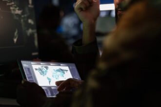 कर्नाटक: - कर्नाटक: बंगलूरू में आज से अंतरराष्ट्रीय इलेक्ट्रॉनिक वॉरफेयर समिट, खतरों से निपटने का तैयार होगा ब्लू प्रिंट