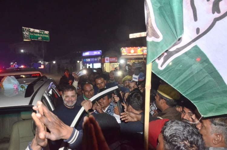 यूपी: - यूपी: राहुल पहली बार किसानों के साथ रायबरेली में लगाएंगे चौपाल, नेताओं से ली प्रदेश की सियासी जानकारी