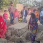 Lakhimpur - Lakhimpur Kheri: घर की कच्ची दीवार गिरने से युवक की मौत, मां की हालत नाजुक