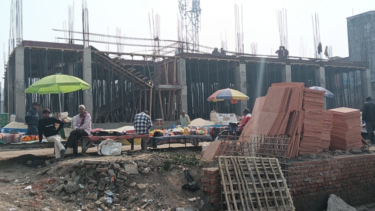 Lakhimpur - Lakhimpur Kheri News: शिव मंदिर कॉरिडोर में सामान की सुरक्षा के लिए बनेगा लॉकर रूम