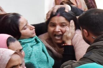 Killing - Killing & Suicide: खून सने कमरे में जाने से रोकी बहनें, दहाड़े मारकर रोईं, बोलीं- भाई हमें तो कुछ बताता