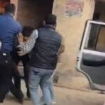 UP: रिश्वत - UP: रिश्वत लेते पकड़ा गया बिजली विभाग का जेई...गिरफ्तार होते ही गिड़गिड़ाने लगा, घसीटते हुए ले गई टीम