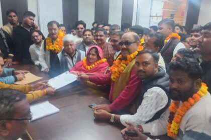 LDB: - LDB: अलीगढ़ में निर्विरोध निर्वाचन तय, जवां में तीन प्रस्तावकों के अपहरण का शोर, शाखा में धक्का-मुक्की