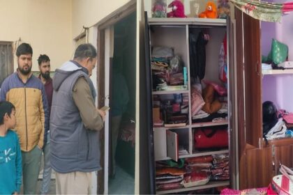 मथुरा - मथुरा में चोरी की बड़ी वारदात: परिवार के लोग सोते रहे, चोरों ने खंगाल डाला कमरा; लाखों के जेवर व नकदी ले उड़े