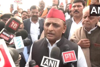 UP: "अधर्म - UP: "अधर्म कर रही भाजपा... शंकराचार्य का पूरा सम्मान होना चाहिए..." विवाद को लेकर बोले अखिलेश यादव