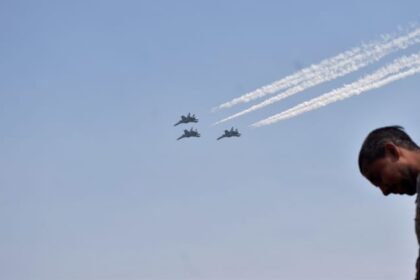 IAF: - IAF: नासिक एयर शो पर शुल्क से नाराज वायुसेना, कहा- देखने के लिए कोई एंट्री फीस नहीं; प्रशासन ने दी ये सफाई