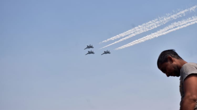 IAF: - IAF: नासिक एयर शो पर शुल्क से नाराज वायुसेना, कहा- देखने के लिए कोई एंट्री फीस नहीं; प्रशासन ने दी ये सफाई