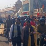 राम मंदिर: - राम मंदिर: प्राण प्रतिष्ठा वर्षगांठ पर अयोध्या में उत्सवी माहौल, रामलला के दर्शन को उमड़ी श्रद्धालुओं की भीड़