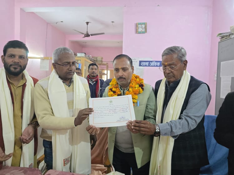 Lakhimpur - Lakhimpur Kheri News: शशिकांत चतुर्वेदी निर्विरोध बने भूमि विकास बैंक के अध्यक्ष